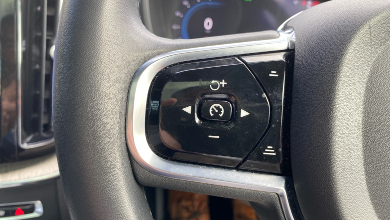 Volvo XC60 2.0 T8 [455] RC PHEV Ultimate Dark 5dr AWD Gtron Estate